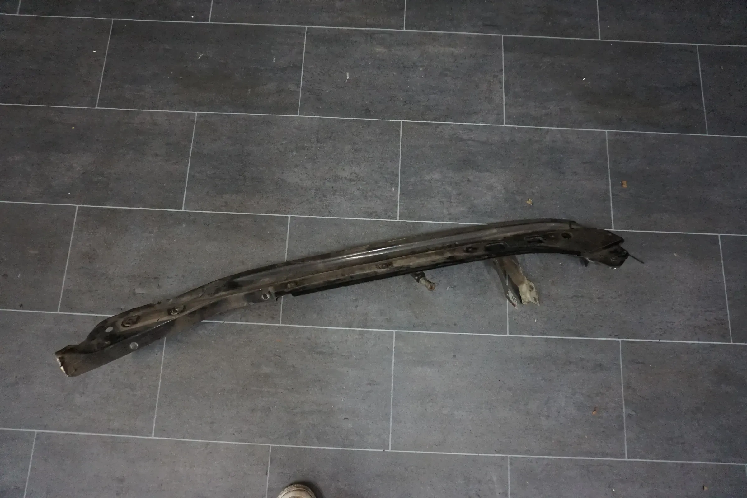 7L6805919B Original VW Touareg 7L Kotflügelhalter Längsträger Links Schwarz LC9Z - Bild 1