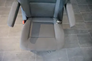 VW T5 Multivan Schienensystem 2te Reihe hinten Sitz Stoff Schwarz Drehsitz - Bild 2