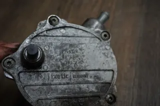 7525075.02 687390 10 Unterdruckpumpe für BMW 6 45,7 45,E64,E65 - Bild 3