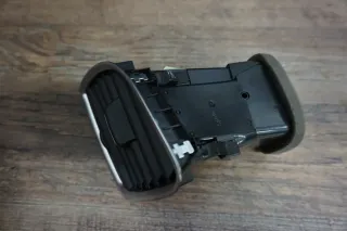 Audi Q3 8U Luftdüse Luftausstörmer beleuchtet vorne rechts 8U1820902C - Bild 2