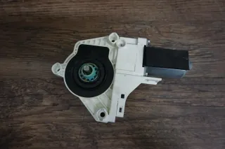 Audi A5 8T 2.0 TDI Sportback Fensterhebermotor vorne links Motor 8T0959801B - Bild 2