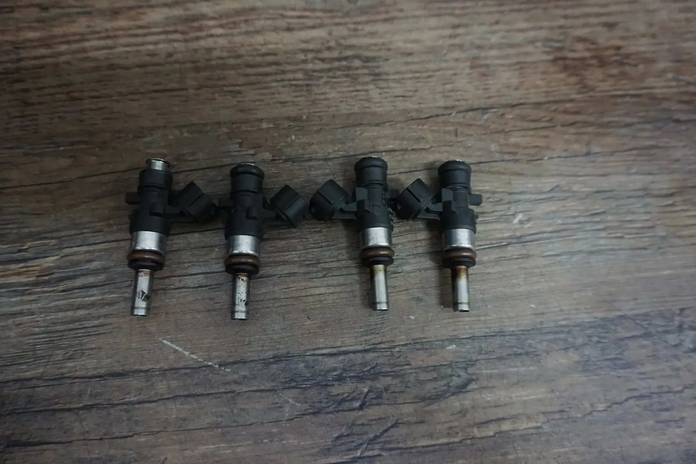 4 x Injektor Einspritzdüsen 06L906031A 06L906031D VW Audi Seat A3 Golf Tiguan - Bild 1