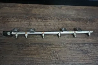 BMW 5er E60 E61 7535897 Einspritzleiste Düsenstock Rail 523i - Bild 1