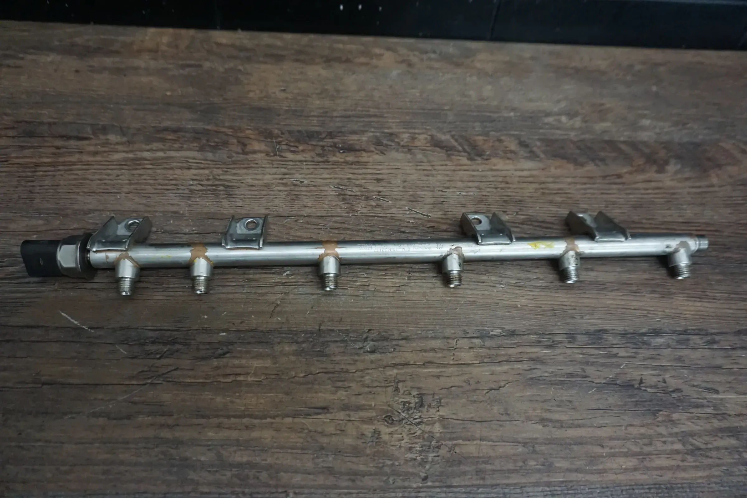 BMW 5er E60 E61 7535897 Einspritzleiste Düsenstock Rail 523i - Bild 1