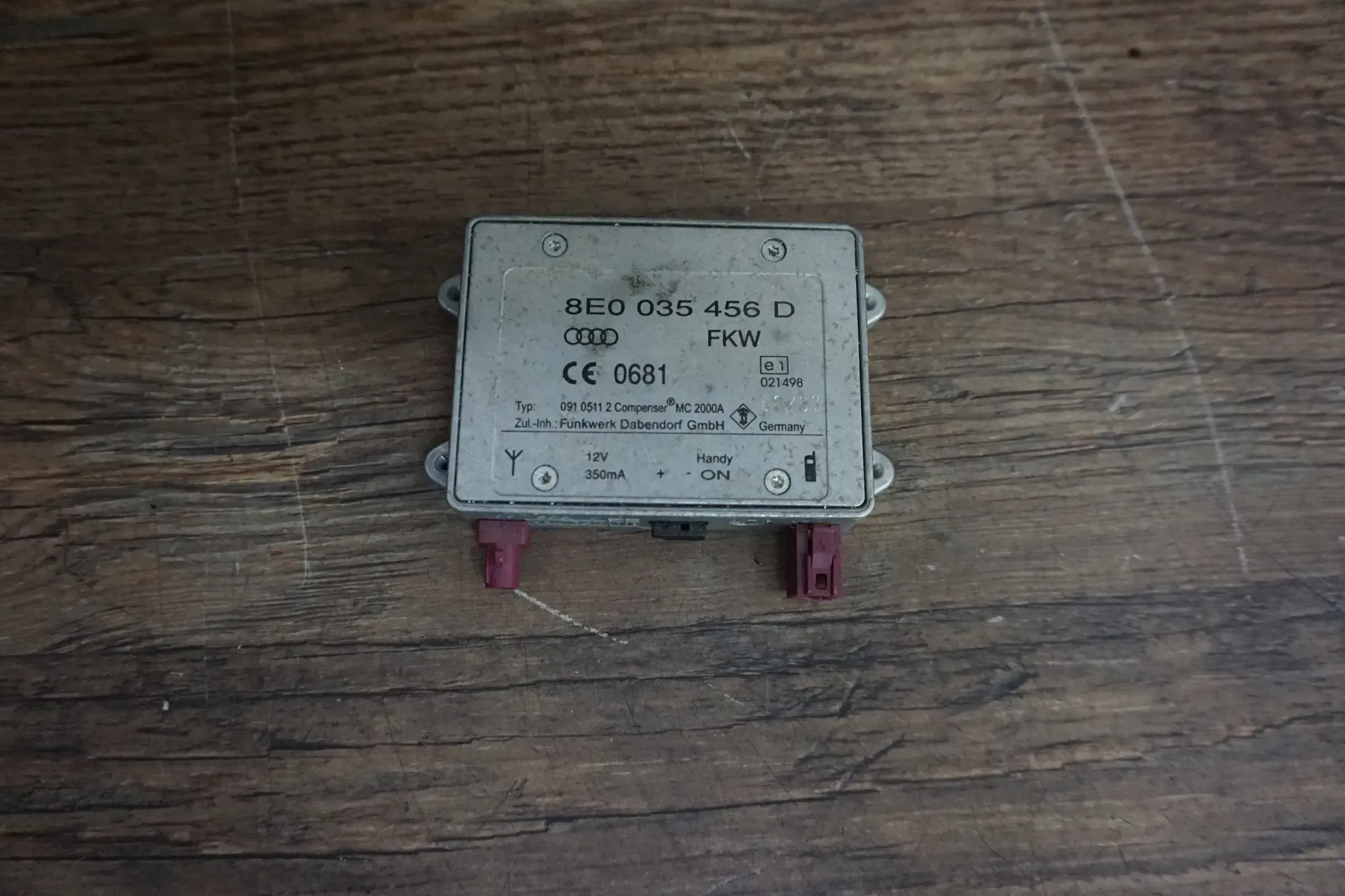 Audi Antennenverstärker A2 A3 8P A4 8E A6 4F A8 4E Q7 R8 TT 8J 8E0035456B/C/D - Bild 1