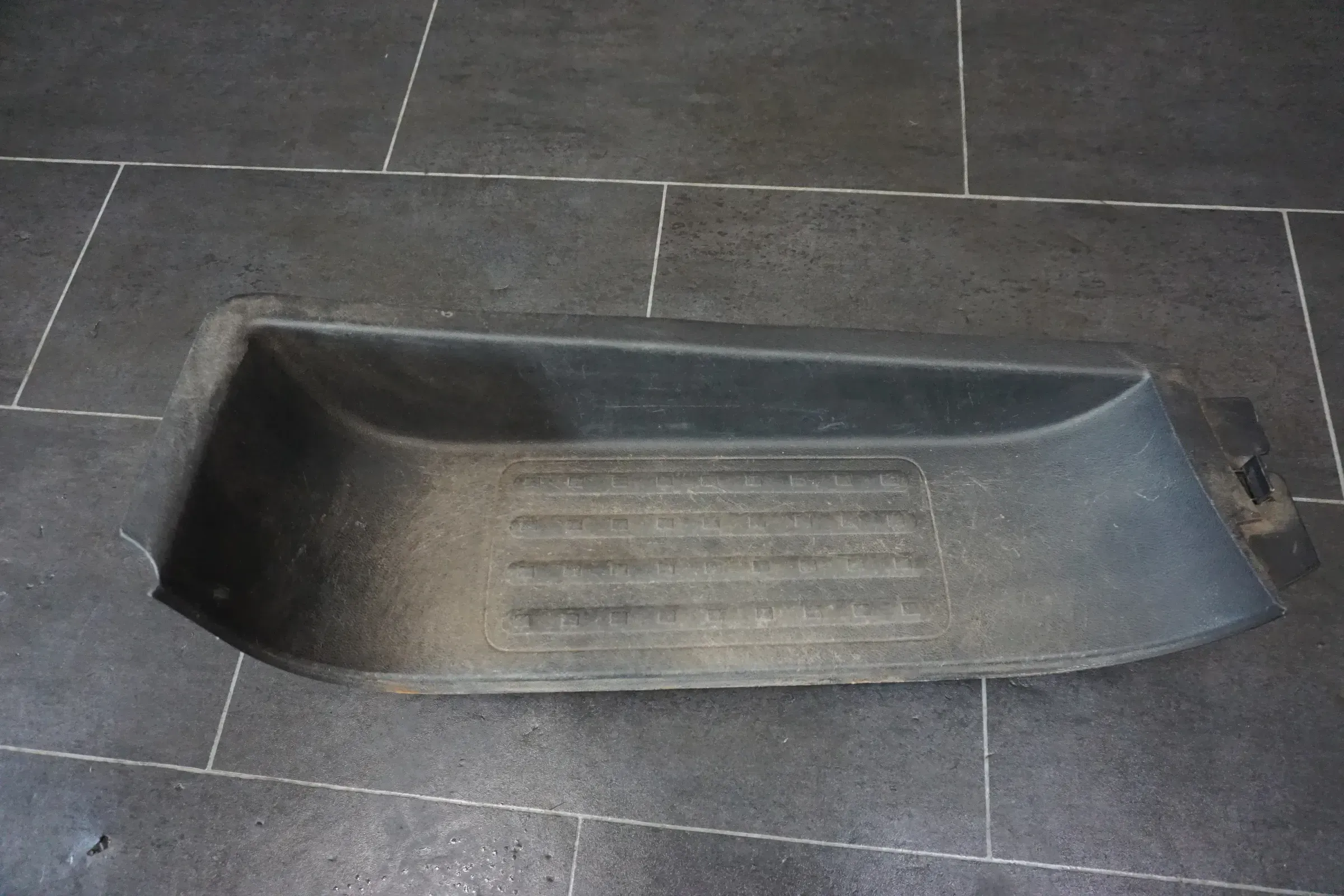 VW T5 Tür vorne links Trittschale Stufe Einstiegsleiste Trittstufe 7H0863735B - Bild 1