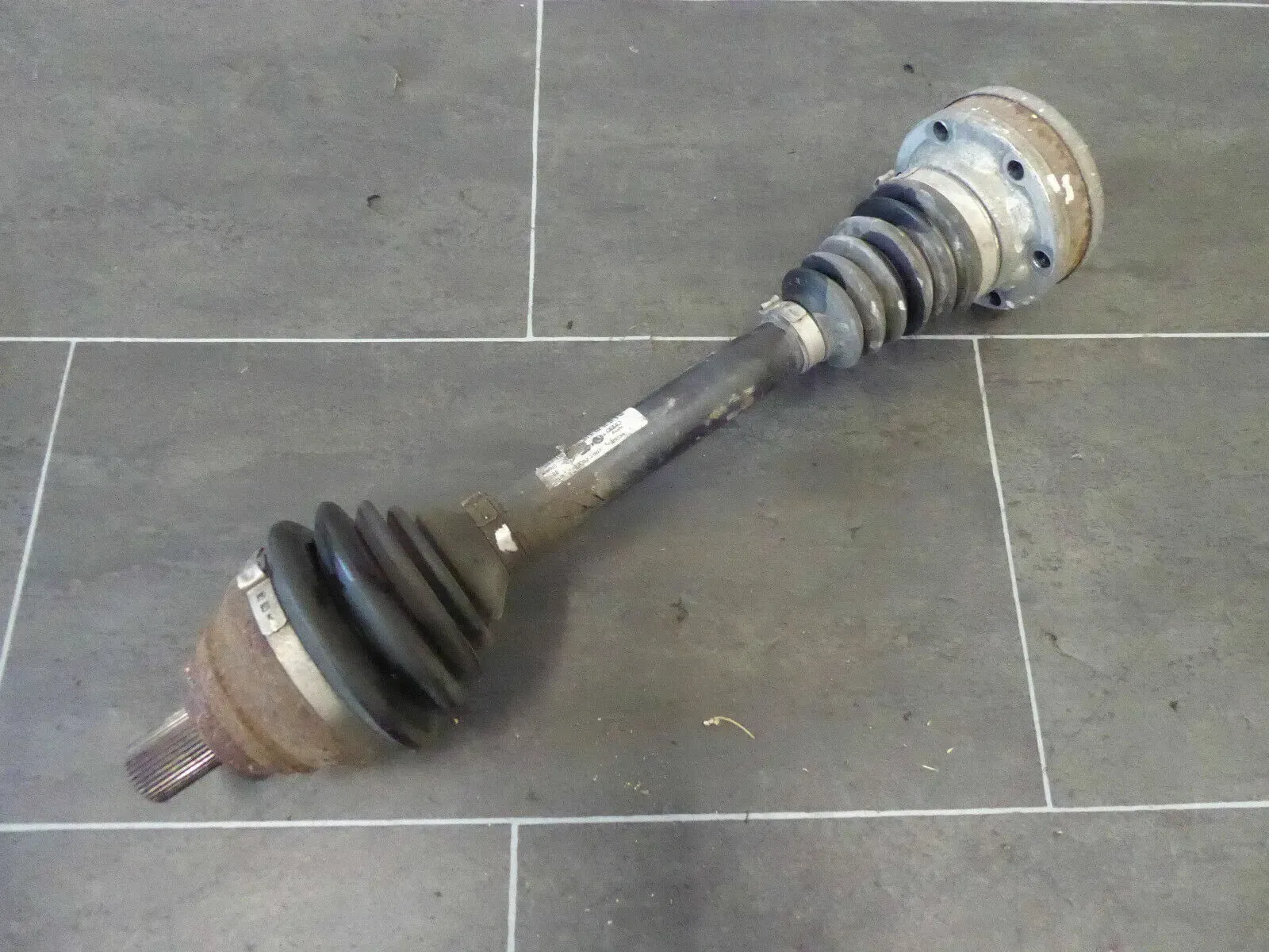 AUDI TT 8J 2,0TFSI ANTRIEBSWELLE GELENKWELLE LINKS 8J0407271AA - Bild 1