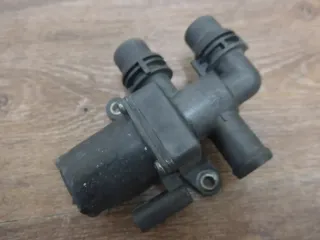 VW Passat 3C B7 BJ 2011 Magnetventil Standheizung 1K0820036D - Bild 4