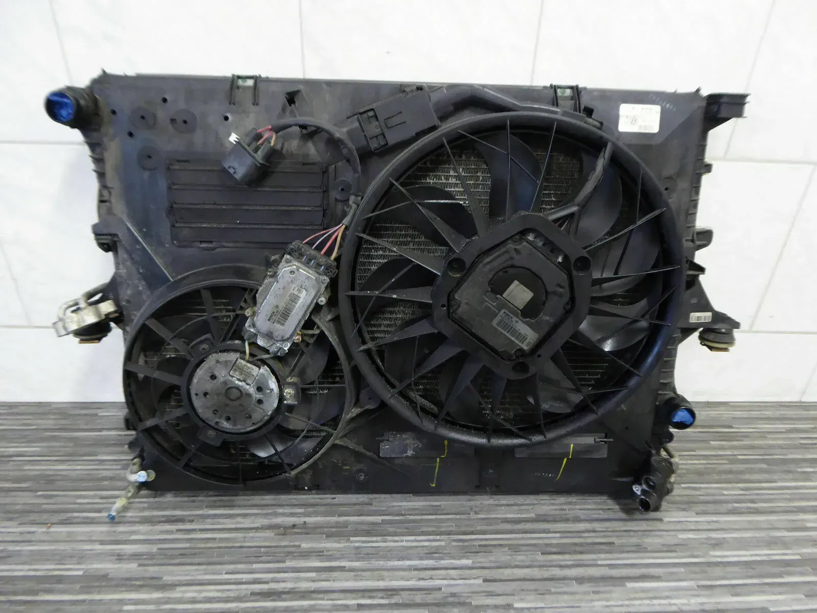 Kühlerlüfter Kühlerpaket Ventilator VW Touareg Bj08 3,0TDI 7L0121207E 7L0121203J - Bild 1