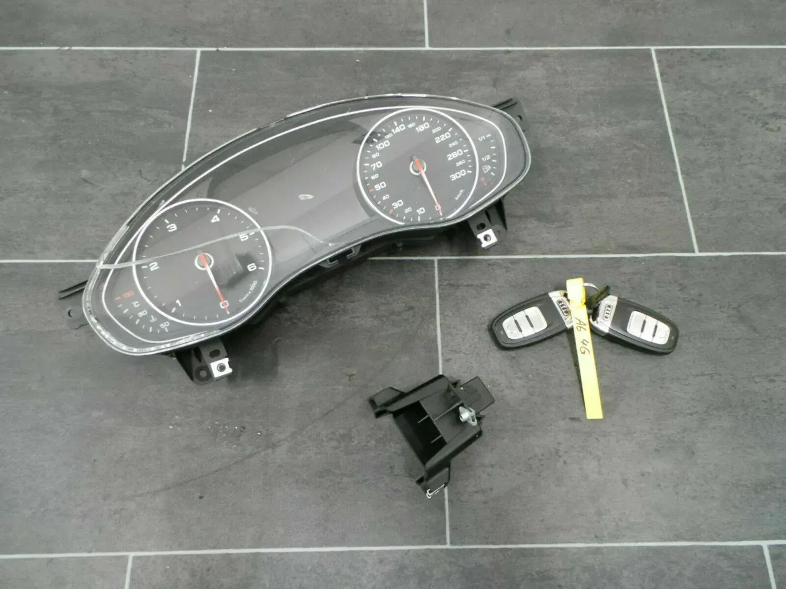 Audi A6 4G A7 Kombiinstrument 4G8920931N + Schlüssel + Transponder - Bild 1