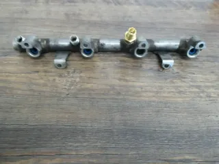 Audi A8 4E A6 4F VW Touareg 4.2L V8 FSI rechts Kraftstoffverteiler 079133316E - Bild 2