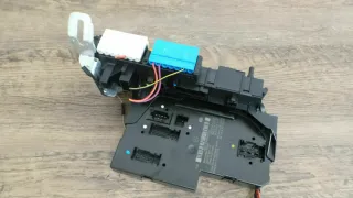 Mercedes E Klasse W212 Steuergerät Zentralelektrik Sicherungskasten 5DK009620-37 - Bild 1