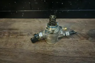 Audi Benzinpumpe Hochdruckpumpe Kraftstoffpumpe 06E906051K / 06E10535A - Bild 1