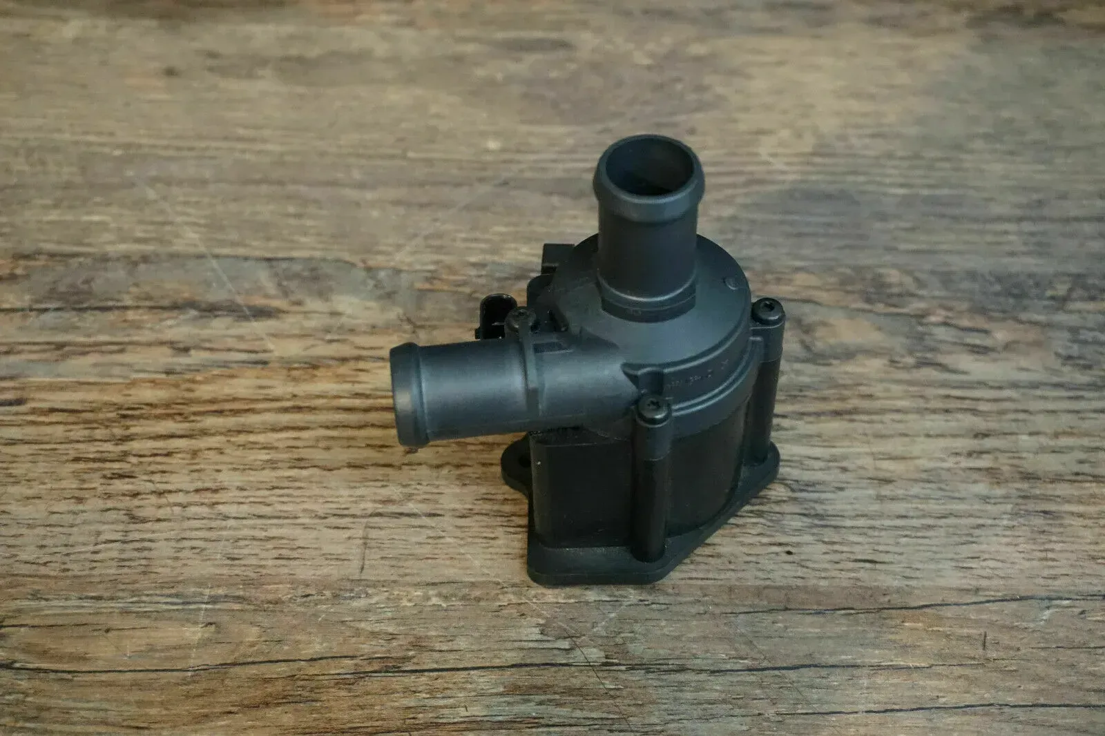 Audi A4 8K A5 8T VW Kühlmittelpumpe Zusatzwasserpumpe Pumpe 06H121601M - Bild 1