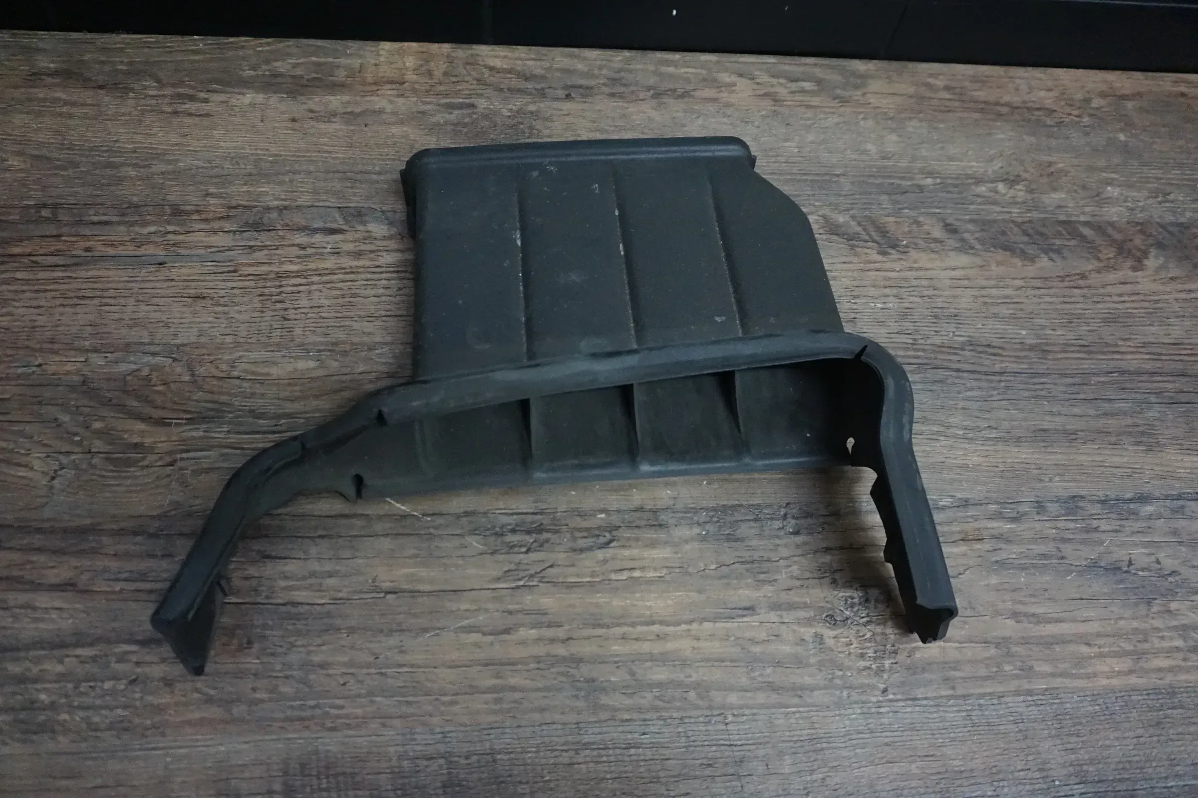 Original PORSCHE Cayenne Luftführung für Luftfilter rechts 9Y0129510C - Bild 1