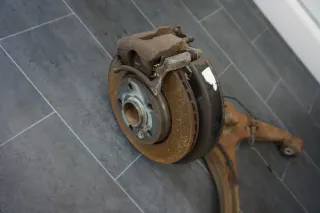 Achsschenkel VW T5 GP 2,0 TDI Radlagergehäuse hinten rechts 7H0501414D Original - Bild 4