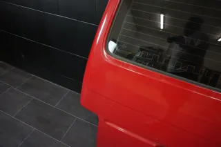 VW T4 Transporter Heckklappe Klappe hinten Kofferraumklappe rot Scheibe - Bild 4