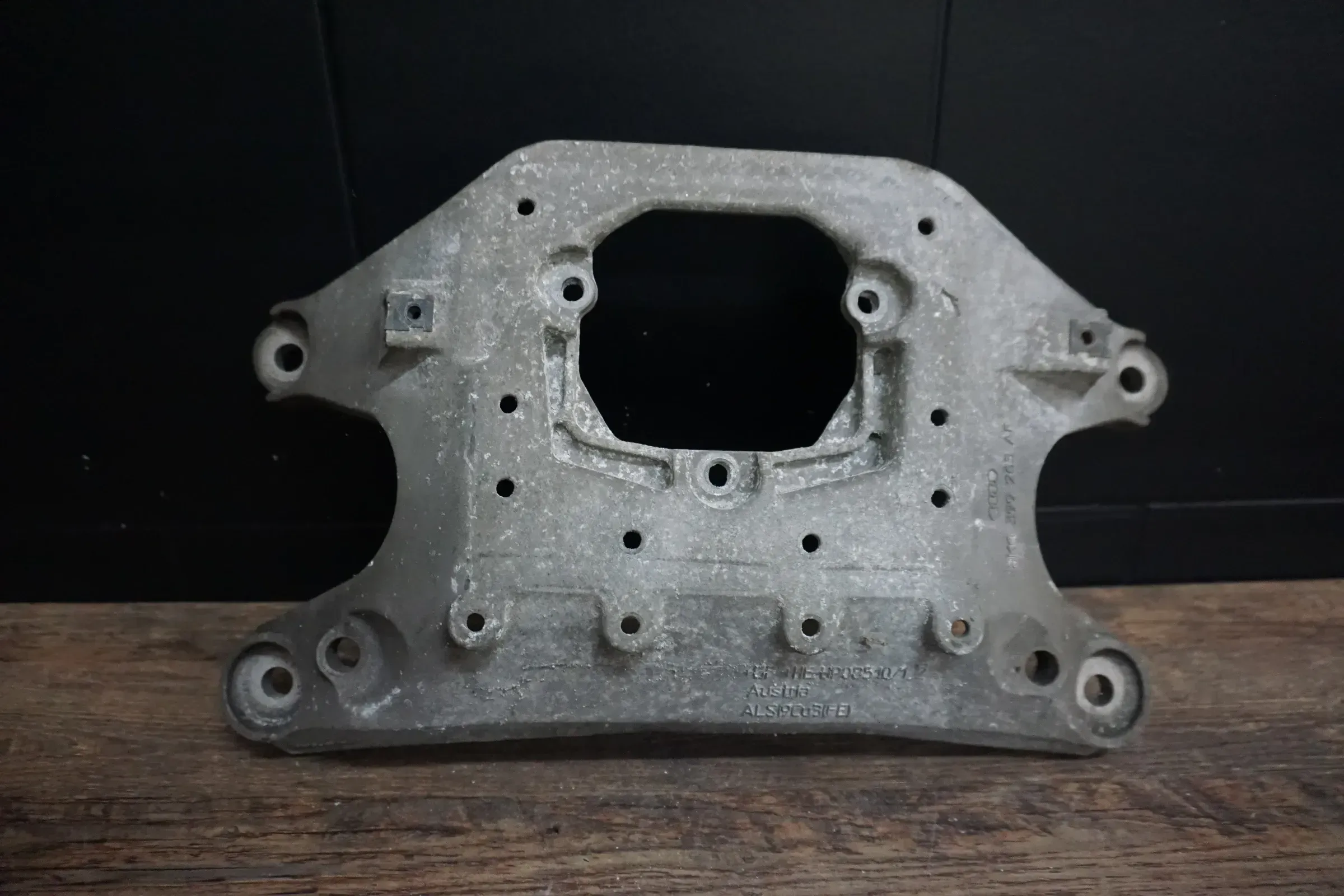 Audi A4 8K A5 8T 8F Q5 Querträger Hilfsrahmen Stütze Getriebe LLQ 8K0399263AF - Bild 1