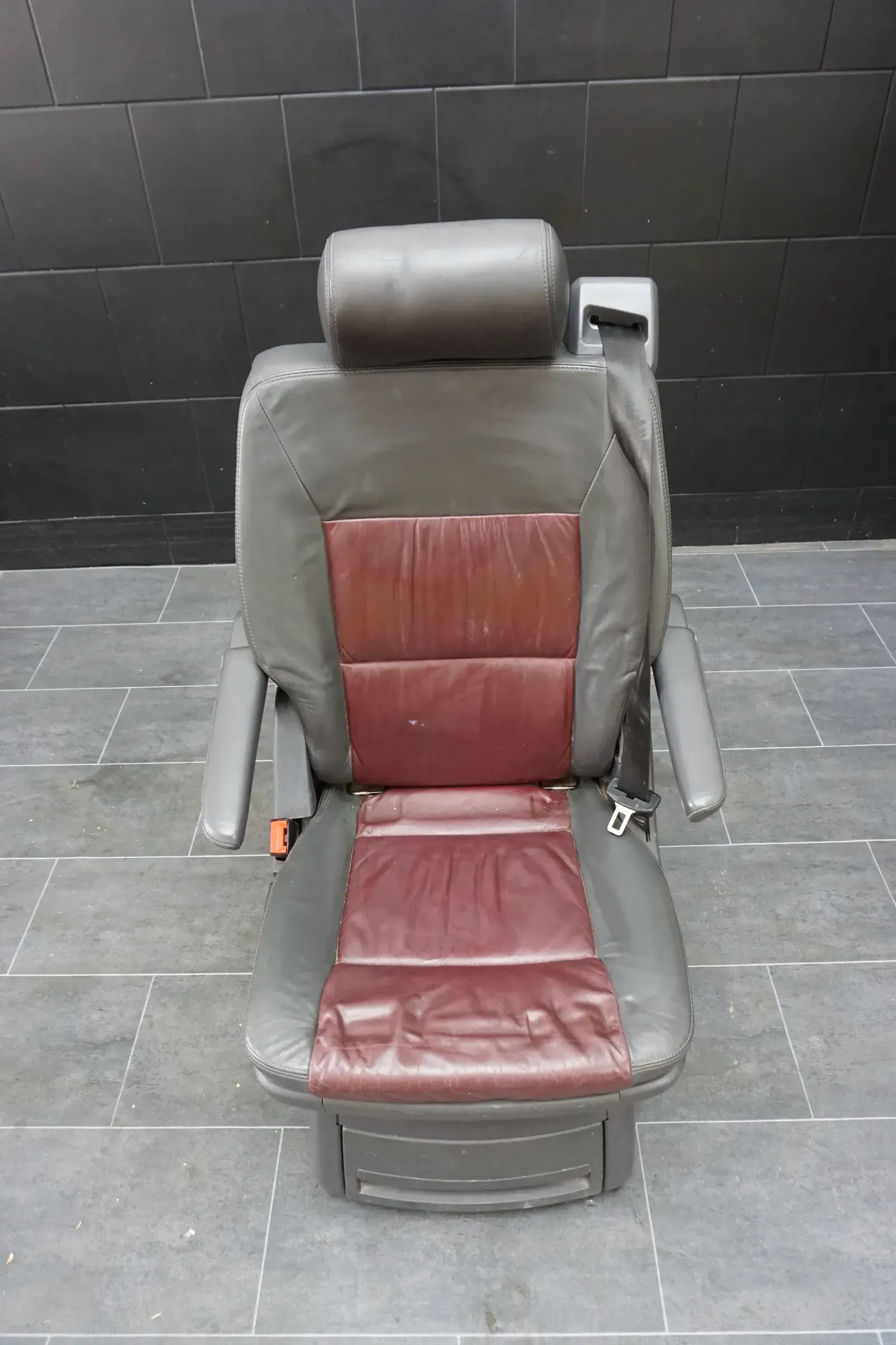VW T5 Multivan Sitz Leder Concert 3te Reihe Pilotensitz Schienensystem - Bild 1