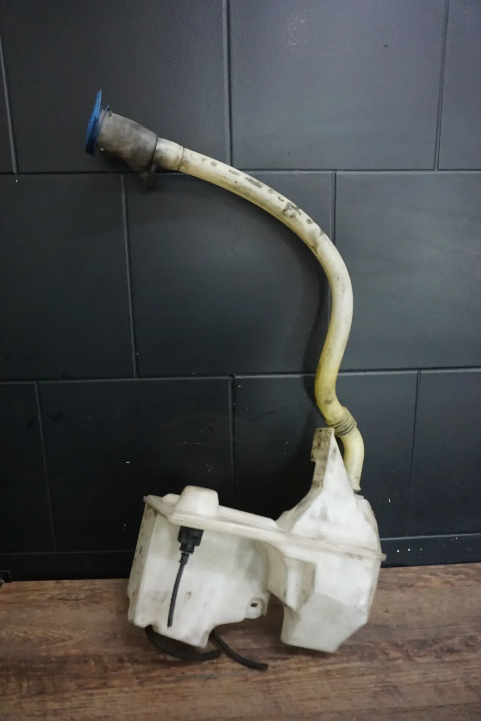 VW T5 Scheibenwaschbehälter Wischwaschbehälter 7H0955453L 7H0955453K - Bild 1