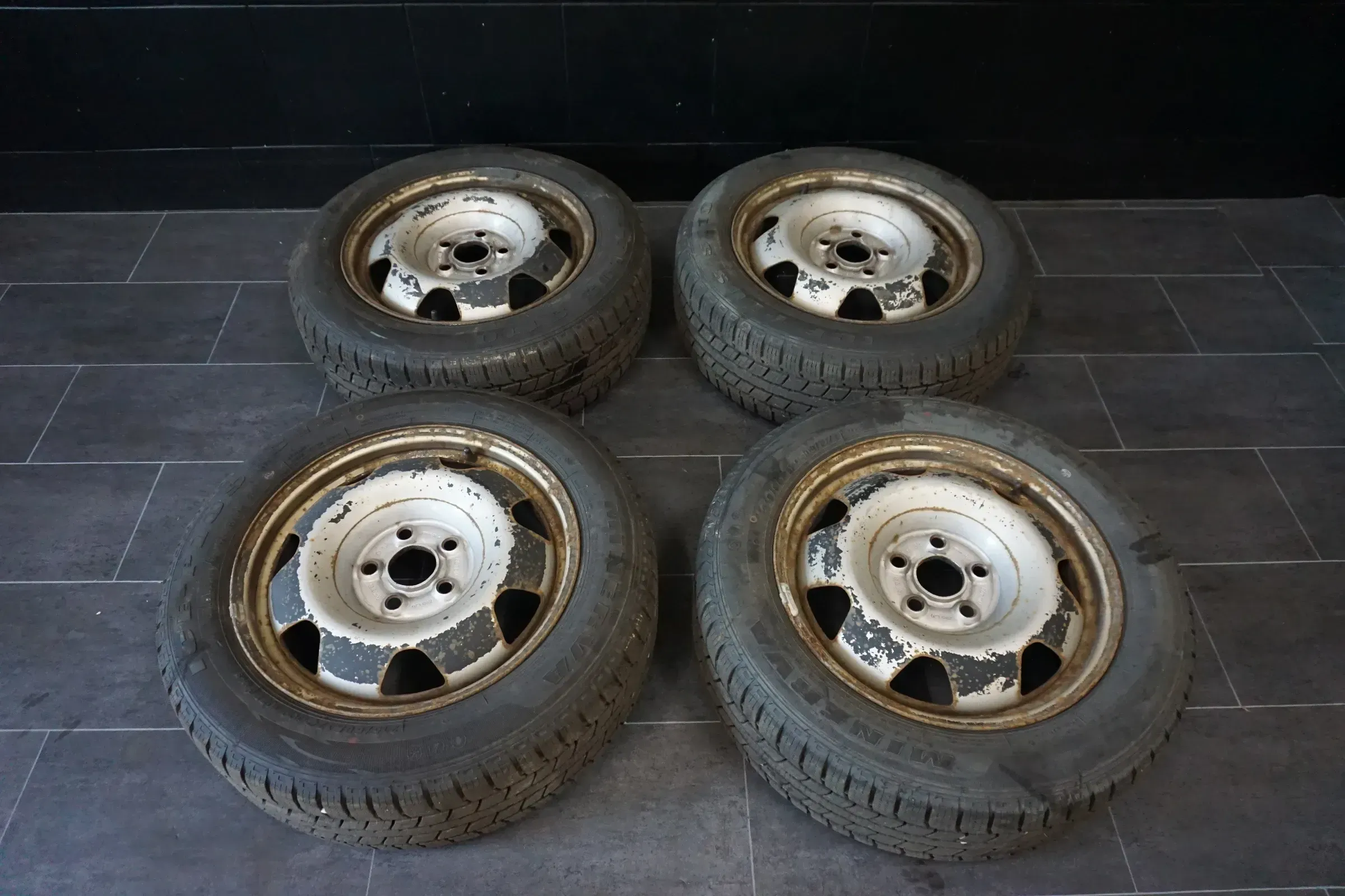 4 x VW T5 Multivan Stahlfelgen 7E0601027B Winterräder 215/60 R17C 104/102H - Bild 1