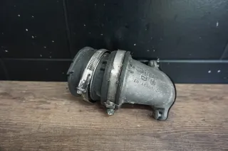 original Audi A4 8K RS6 4F Ansaugluftführung LADELUFTROHR links 07L133355 - Bild 1