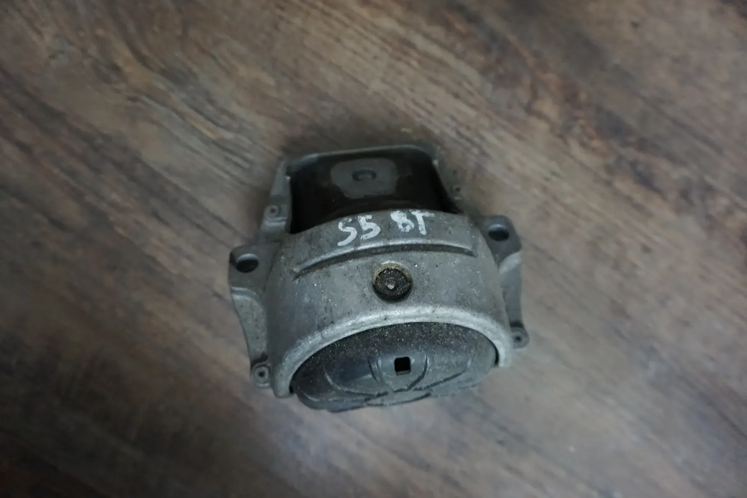 Audi A5 8F Hydrolager Motorlager L 8K0199381KA Motorhalter - Bild 1