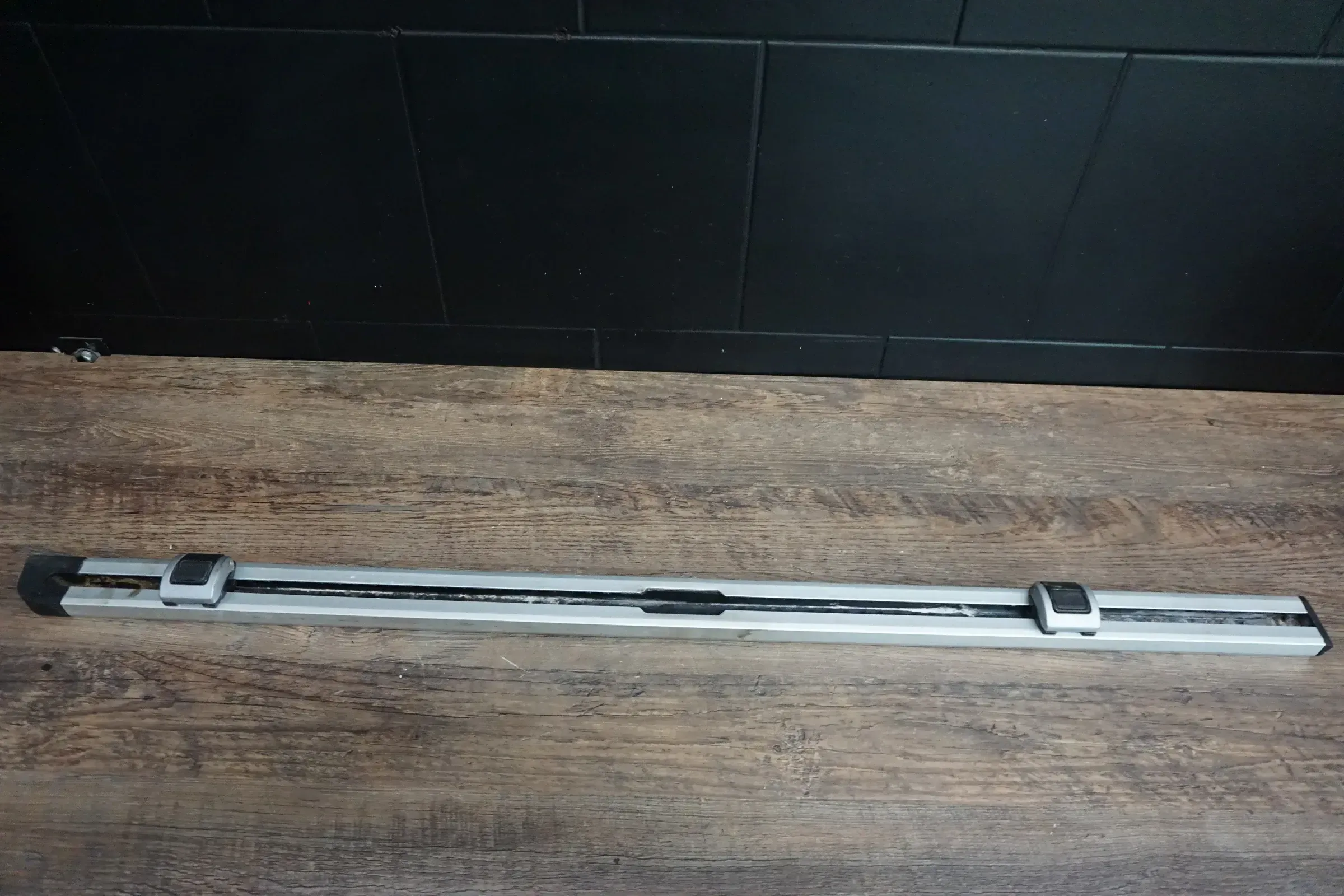 Alu Halteschiene rechts Audi A6 4F Avant Ladesystem Kofferraum 4F9863556A - Bild 1