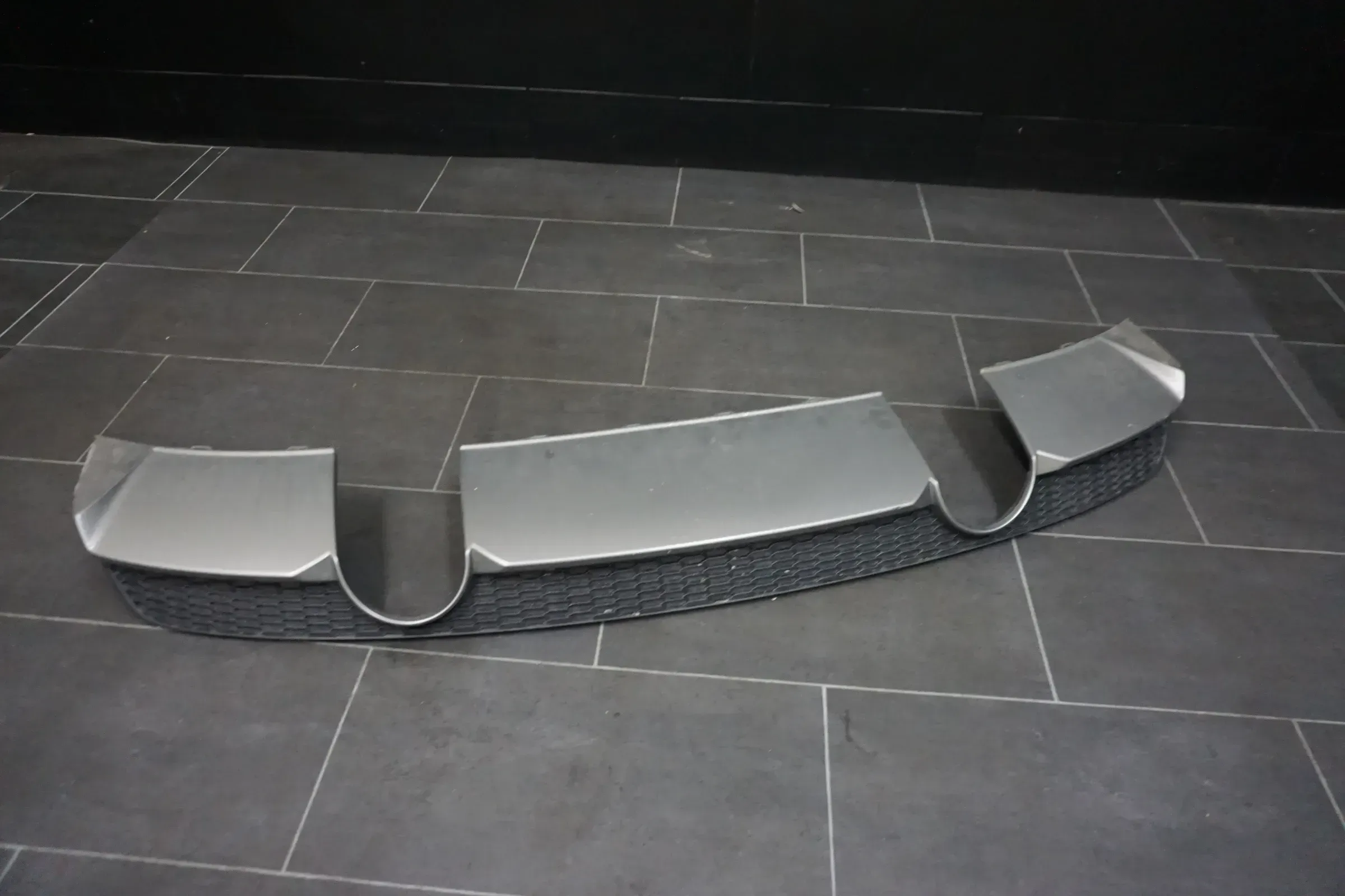 Audi TT TTS Coupe STOßSTANGE SPOILER HINTEN 8S0807521A - Bild 1