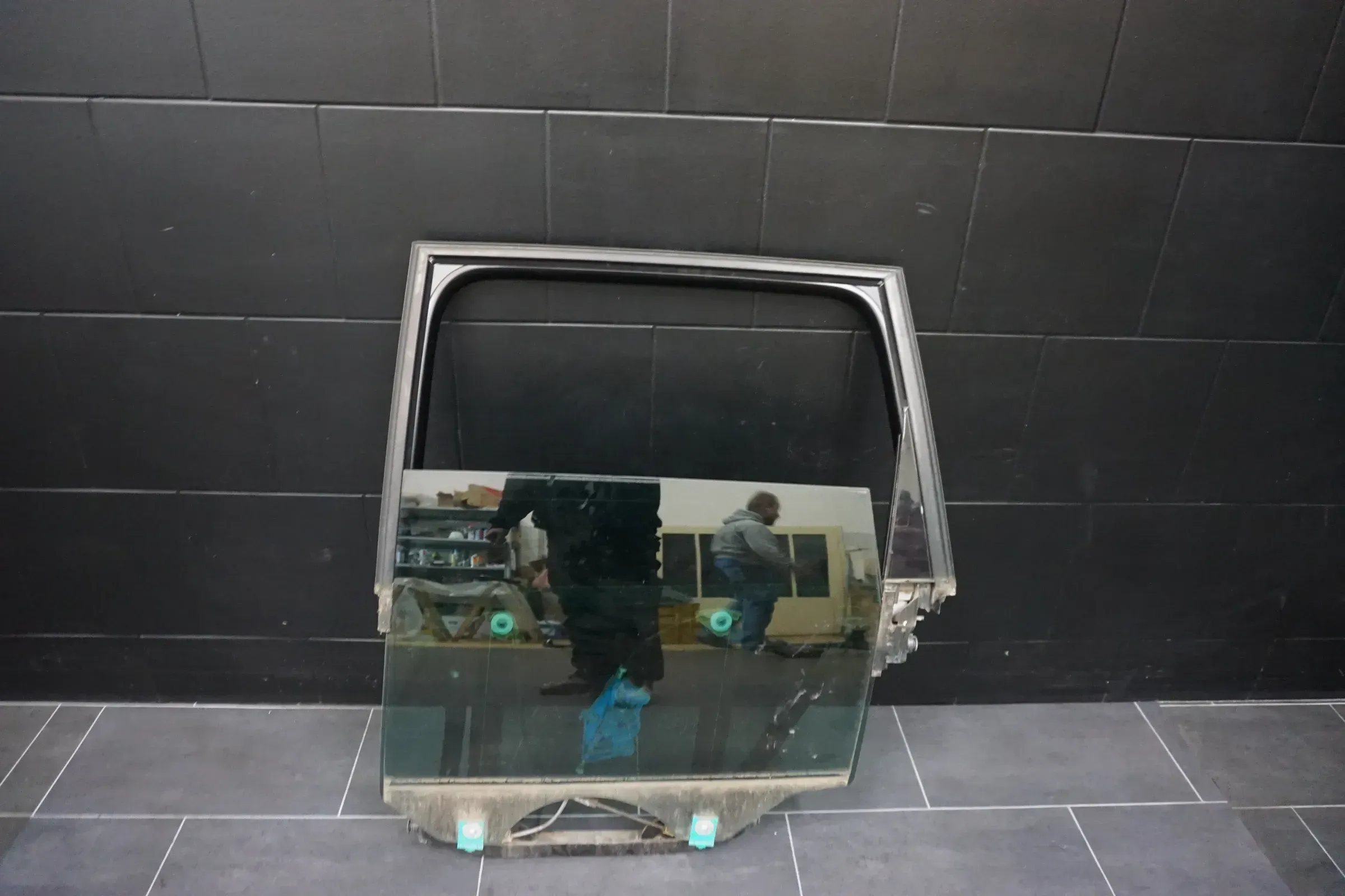 7L0839461C Scheibenrahmen Fensterheber Türrahmen hinten links VW Touareg 7L - Bild 1