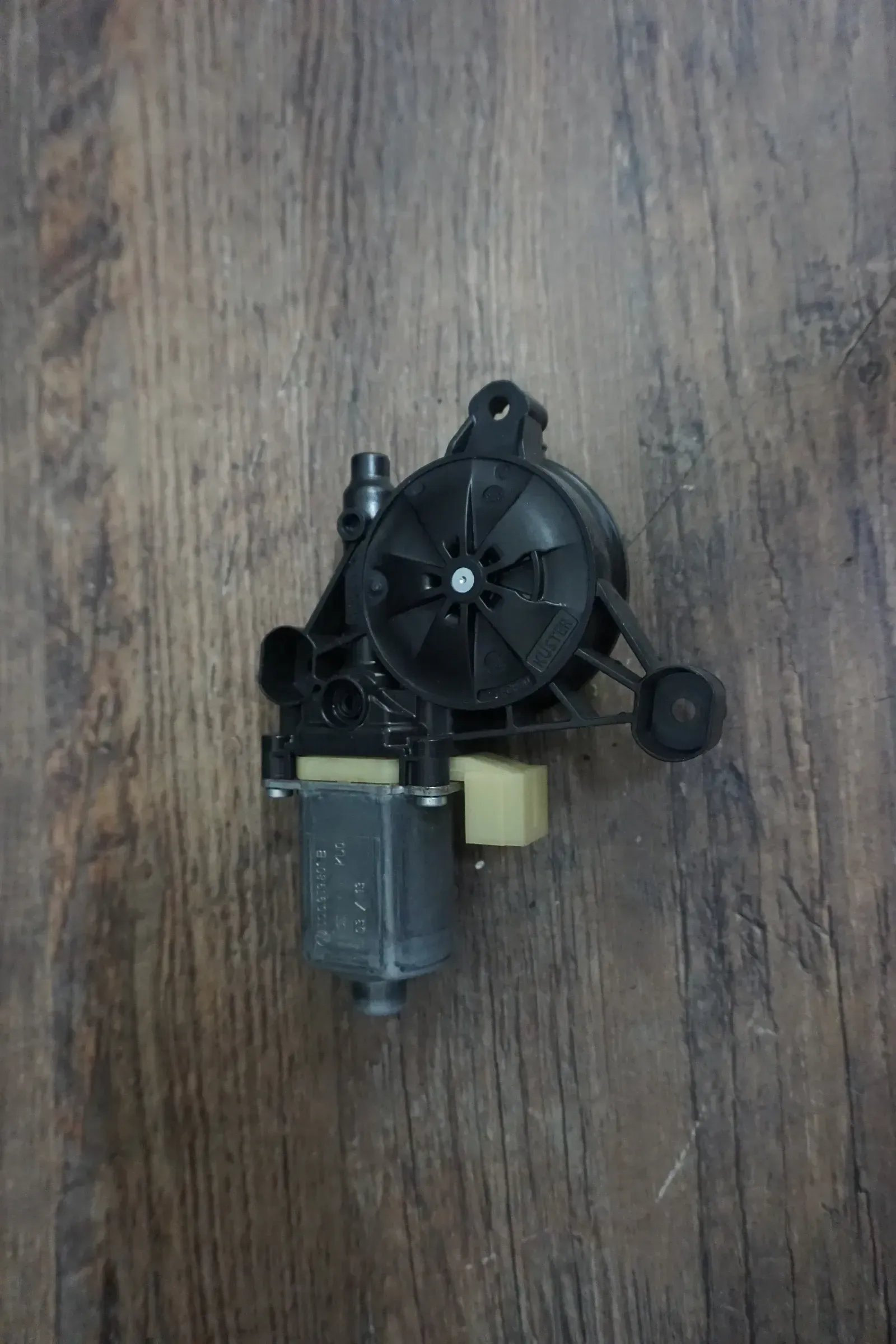 Audi A3 RS3 VW Tiguan Skoda Octavia 5E Fensterhebermotor vorne links 5Q0959801B - Bild 1