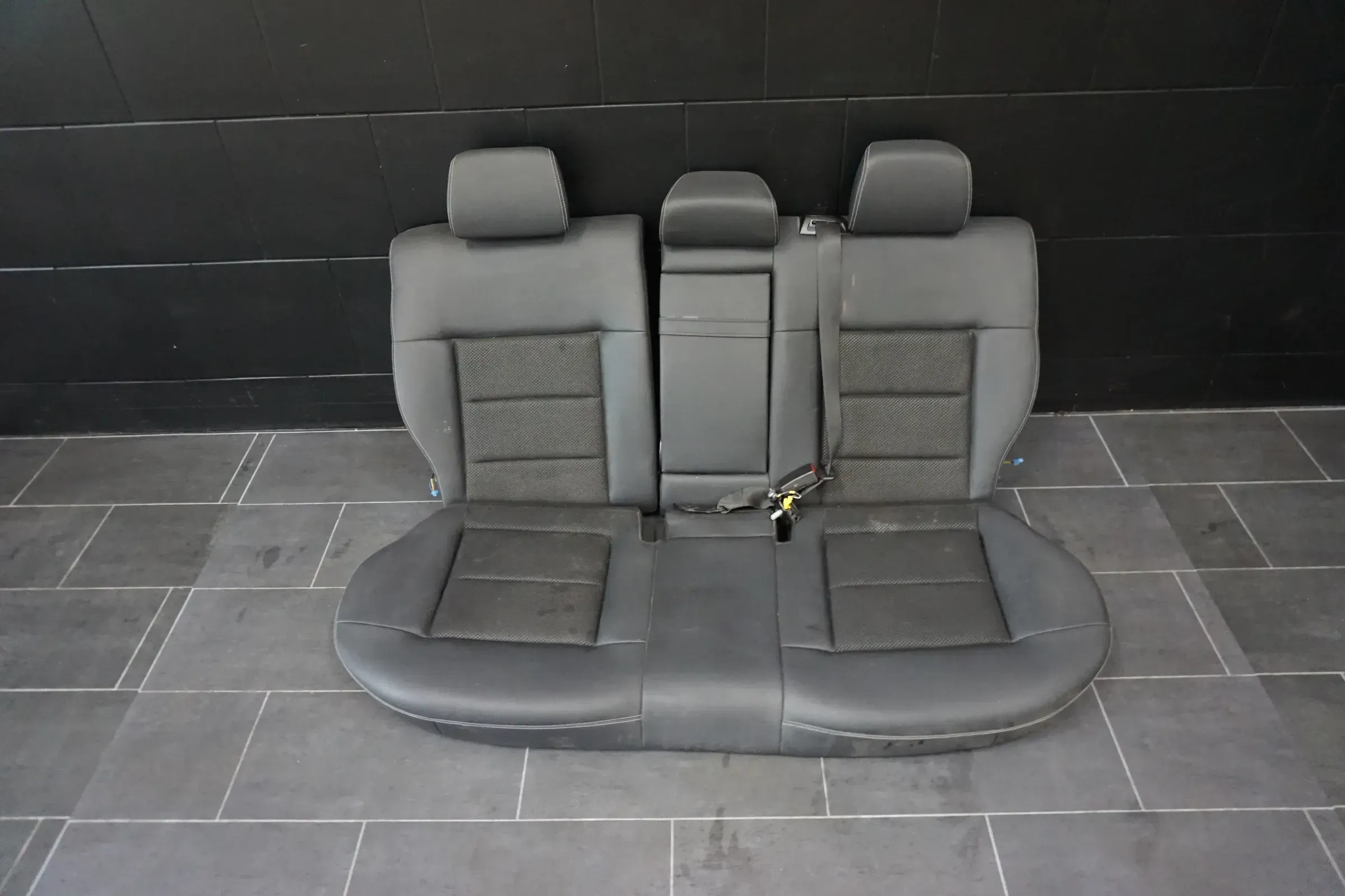 Mercedes E220 CDI W212 MOPF T-Mod Teil-LEDER Rücksitzbank Rückbank A2129200150 - Bild 1