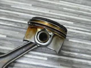 VW Golf 6 GTI 2,0 TSi Motor CCZB CCZ Kolben mit Pleuel - Bild 5