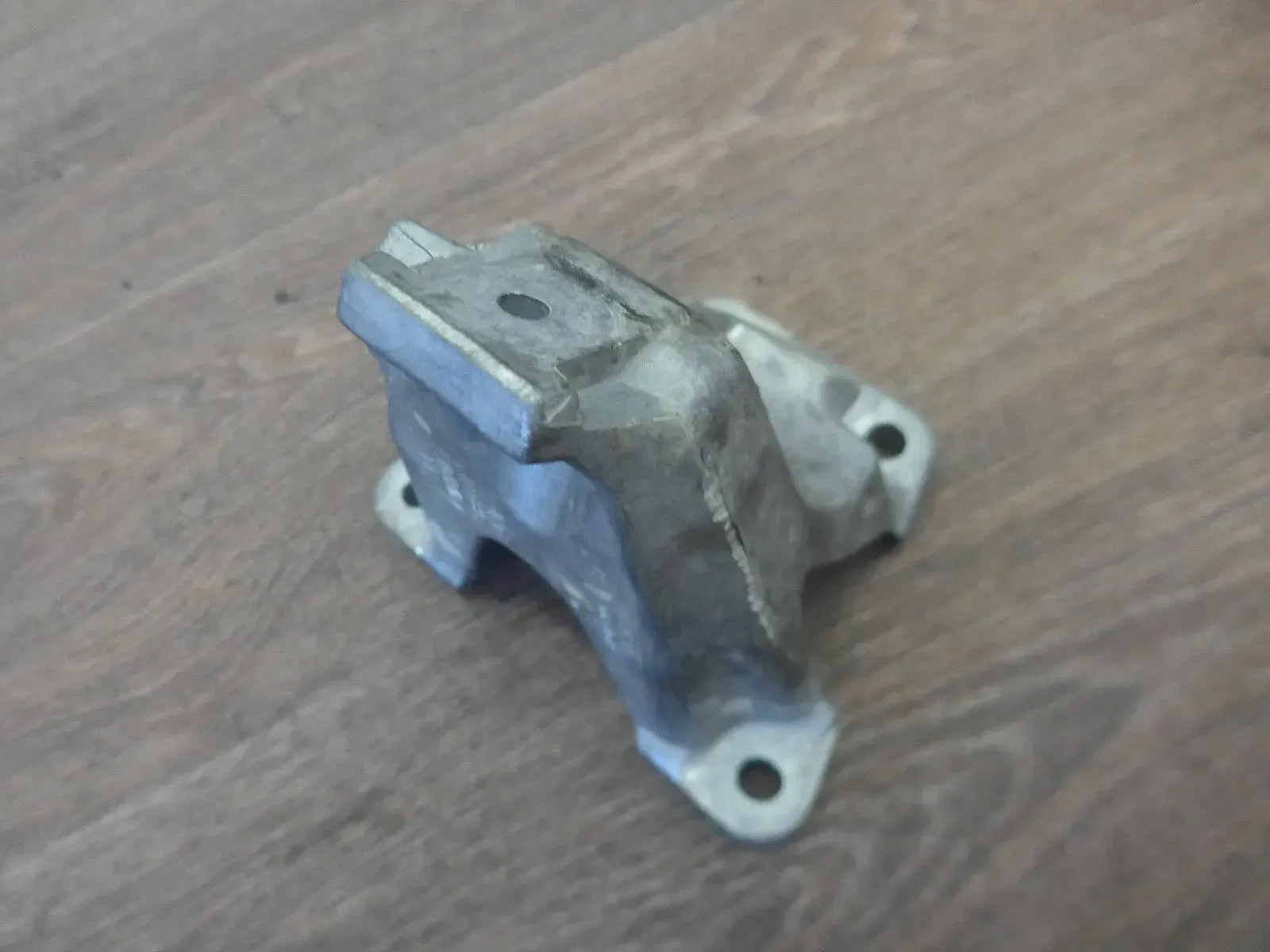 Audi A4 8E 8H B7 Original Motorhalter rechts 8E0199308H - Bild 1