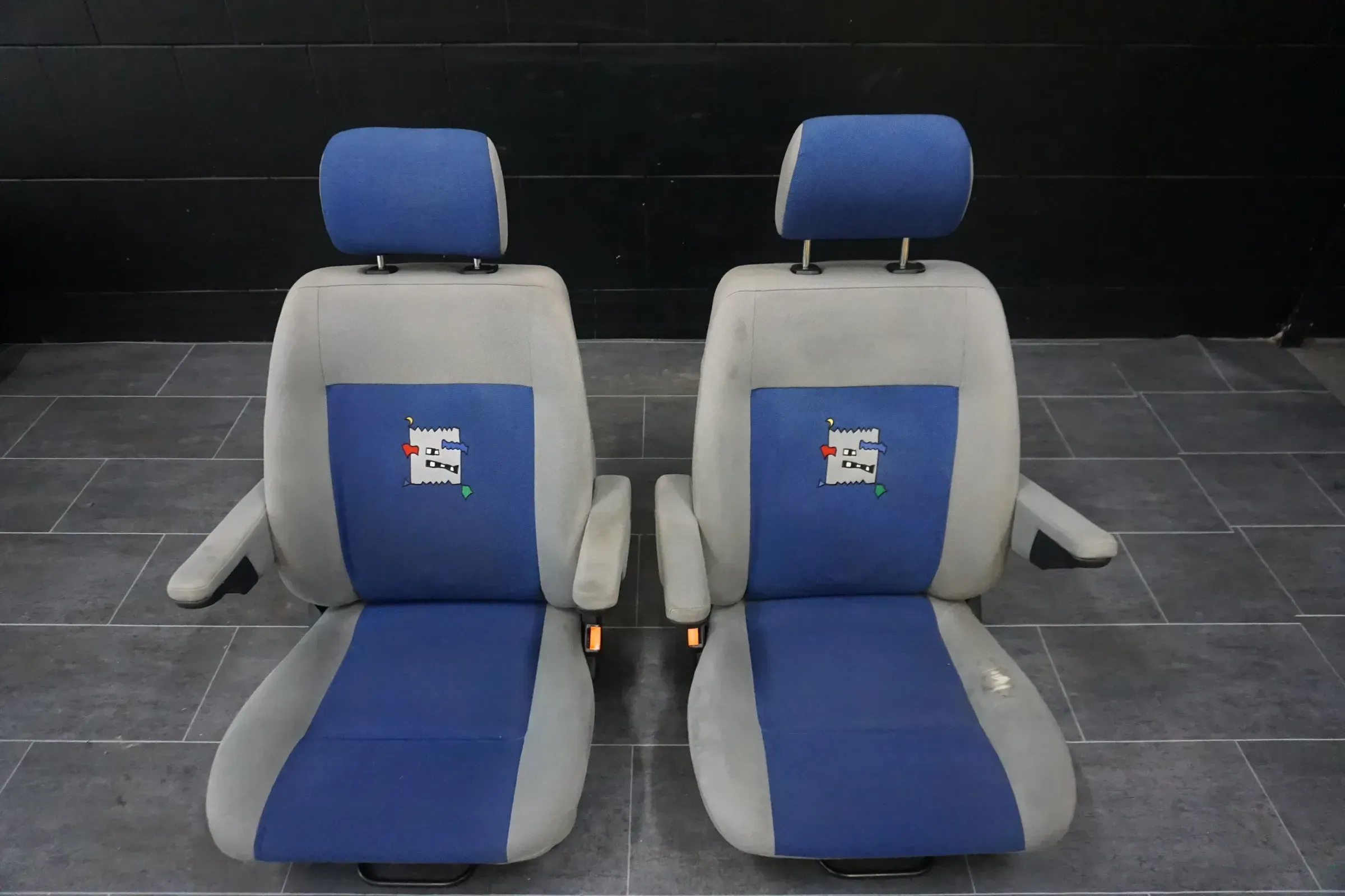 VW T4 Multivan Sitz Fahrersitz Beifahrersitz li &re Stoff Grau Atlantis Heizung - Bild 1