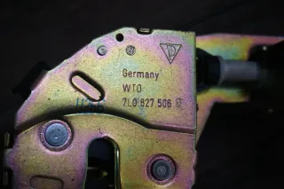 VW Touareg 7L Heckklappenschloss Schloss Scheibe Heckklappe 7L0827506D - Bild 5