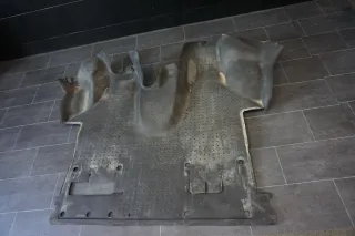 VW T5 BODEN BELAG Gummi FUßRAUM vorne unten - Bild 1