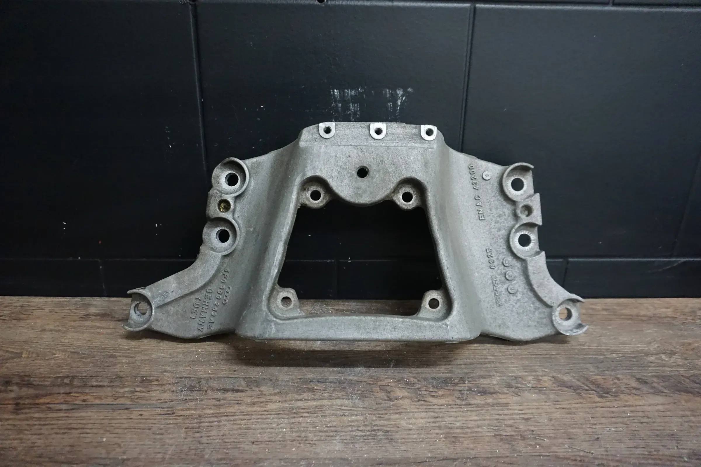 Audi A6 S6 RS6 4F Getriebelager Motorlager Träger 4F0399263AE - Bild 1