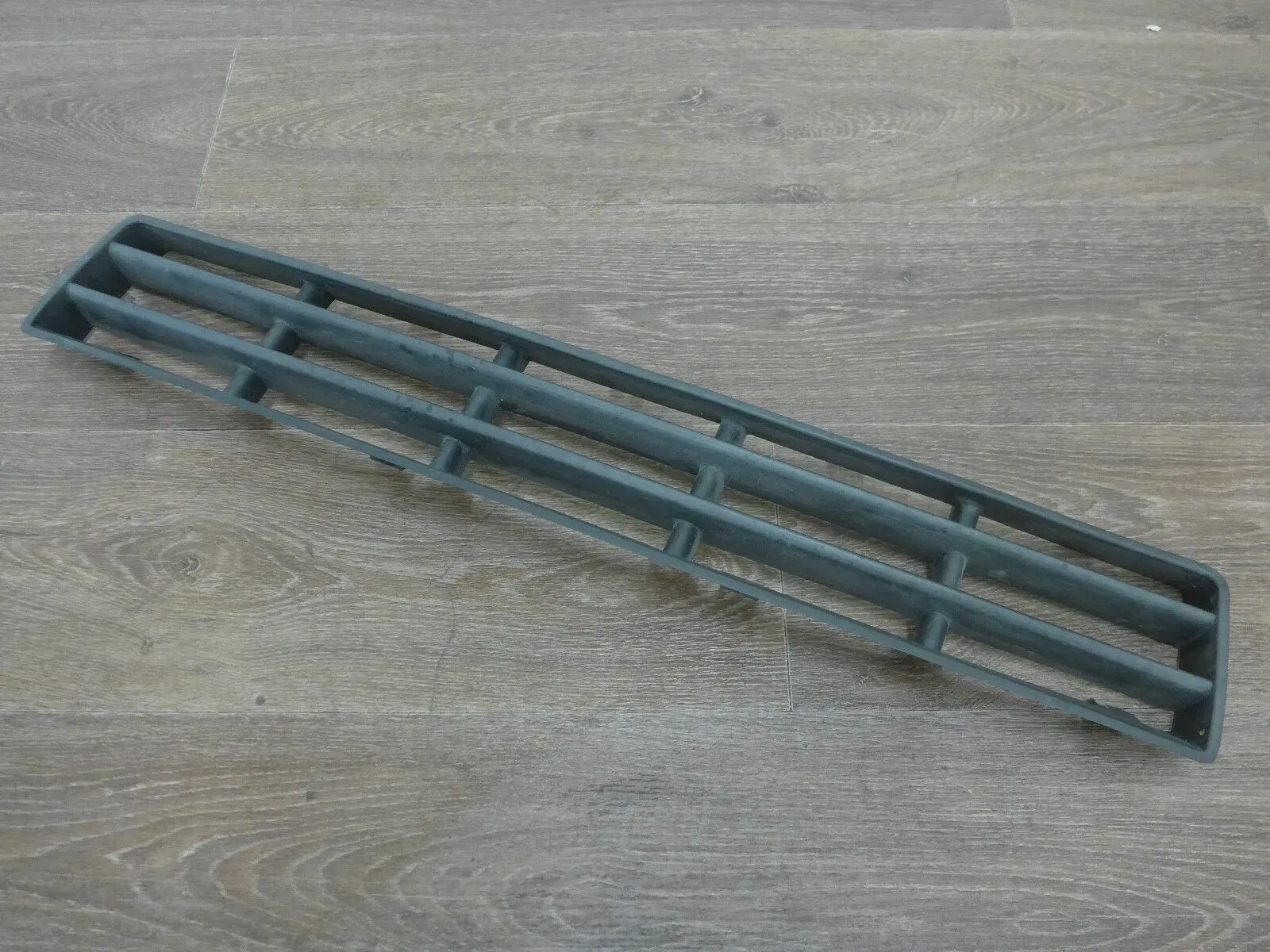 VW Golf 4 1J 1J0853677D Gitter Stossstange vorne mitte Stossstangengitter - Bild 1