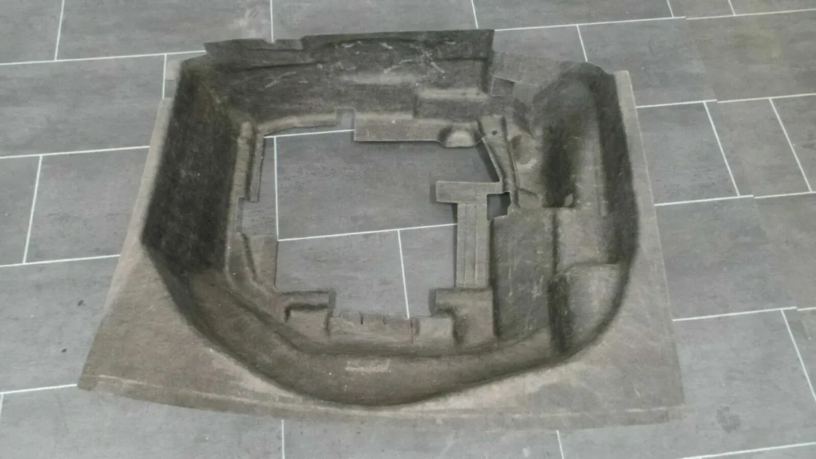 AUDI A4 Avant B8 8K Kofferraum Teppich Verkleidung Ersatzrad Fach 8K9863697D - Bild 1