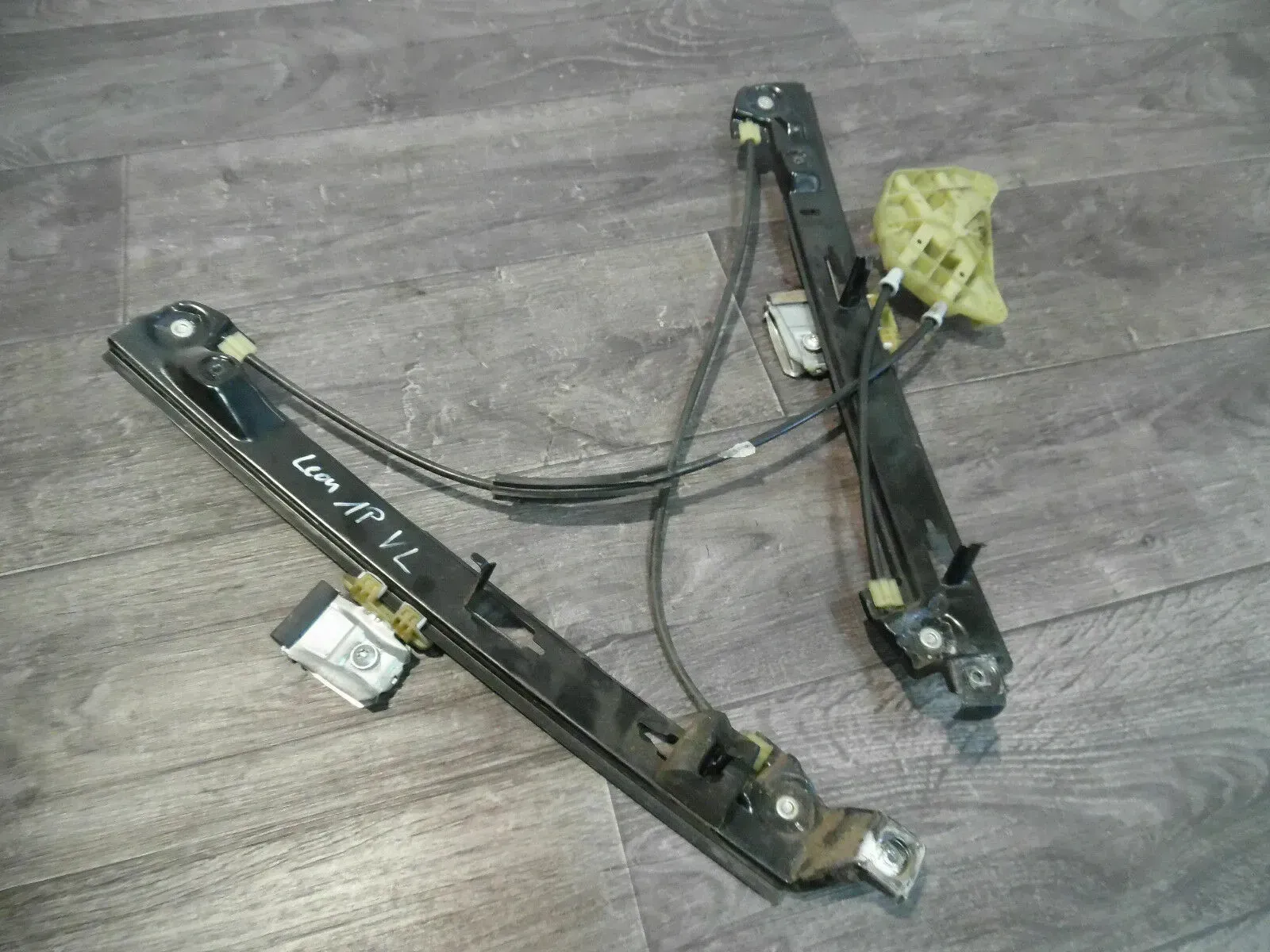 Fensterheber vorne links für EFH (ohne Motor) Seat Leon 1P elektrisch Gestänge - Bild 1