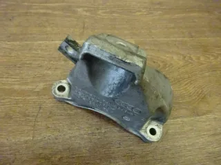 Audi A4 8E A6 4F 2,7 / 3,0 TDI Halter Motorhalter Motorträger rechts 8E0199308AK - Bild 2