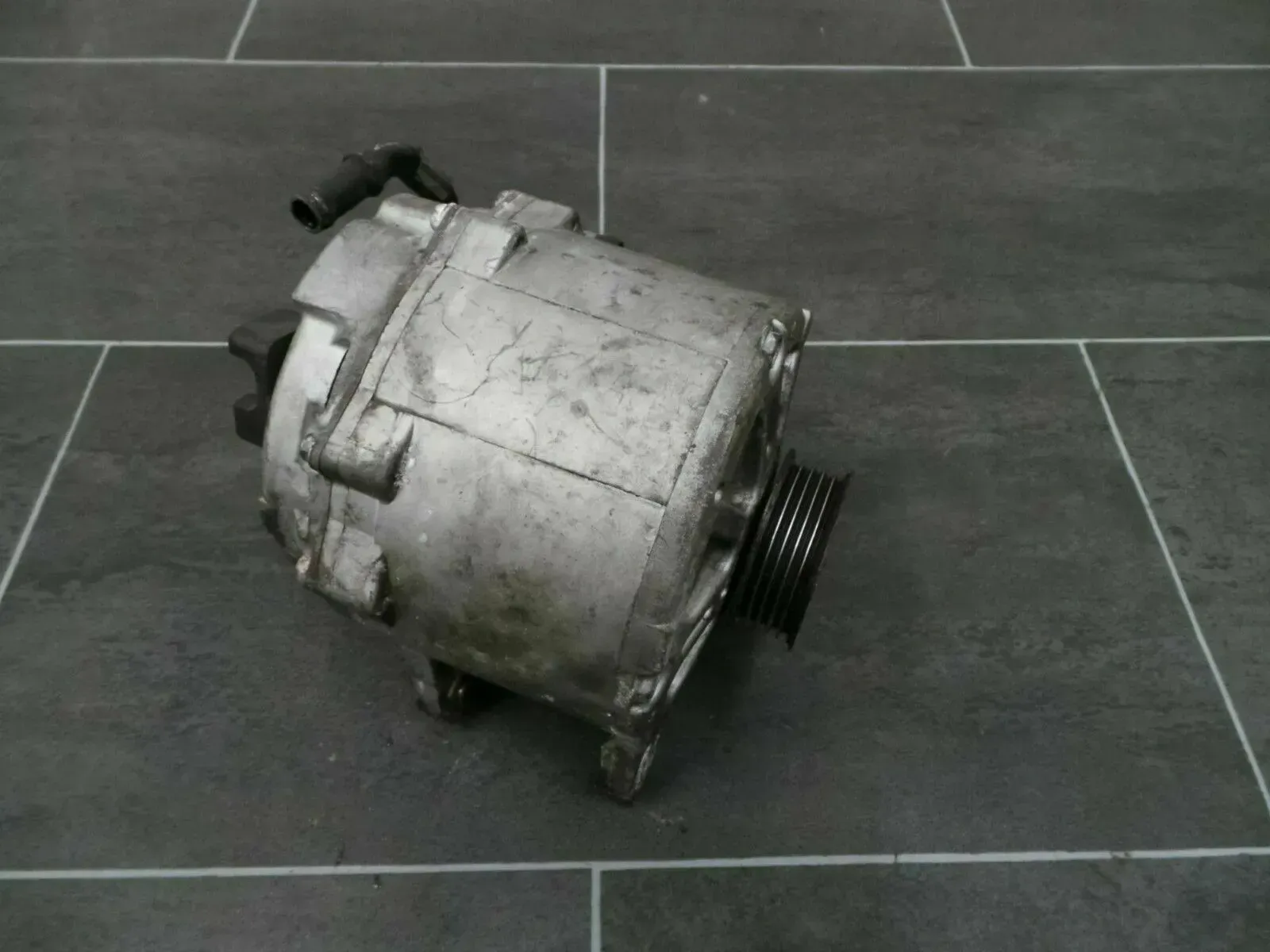 Audi A4 S4 8E B6 Lichtmaschine Lima wassergekühlt - Bild 1