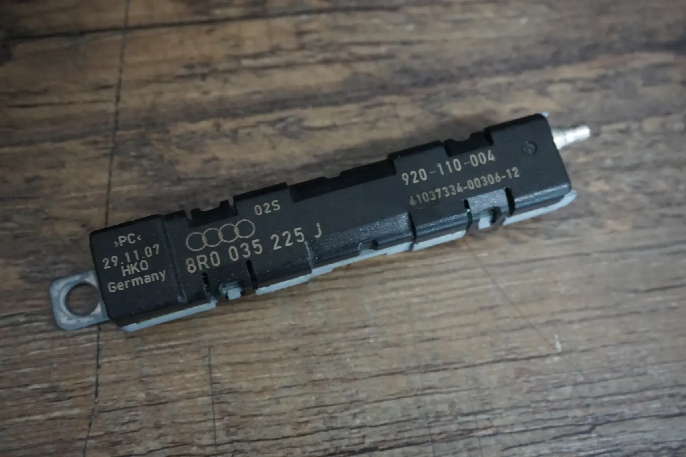 Original Audi Q5 8R 09-17 Antennenverstärker oben HC4 8R0035225J - Bild 1