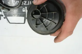 Aufnahme Verzurröse Distanzhülse Schraube VW T5 T6 7E0863467 - Bild 5