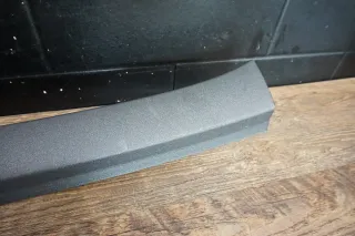 VW Golf V 5 Abdeckung Verkleidung Abschlussleiste oben hinten 1K6867617D - Bild 2