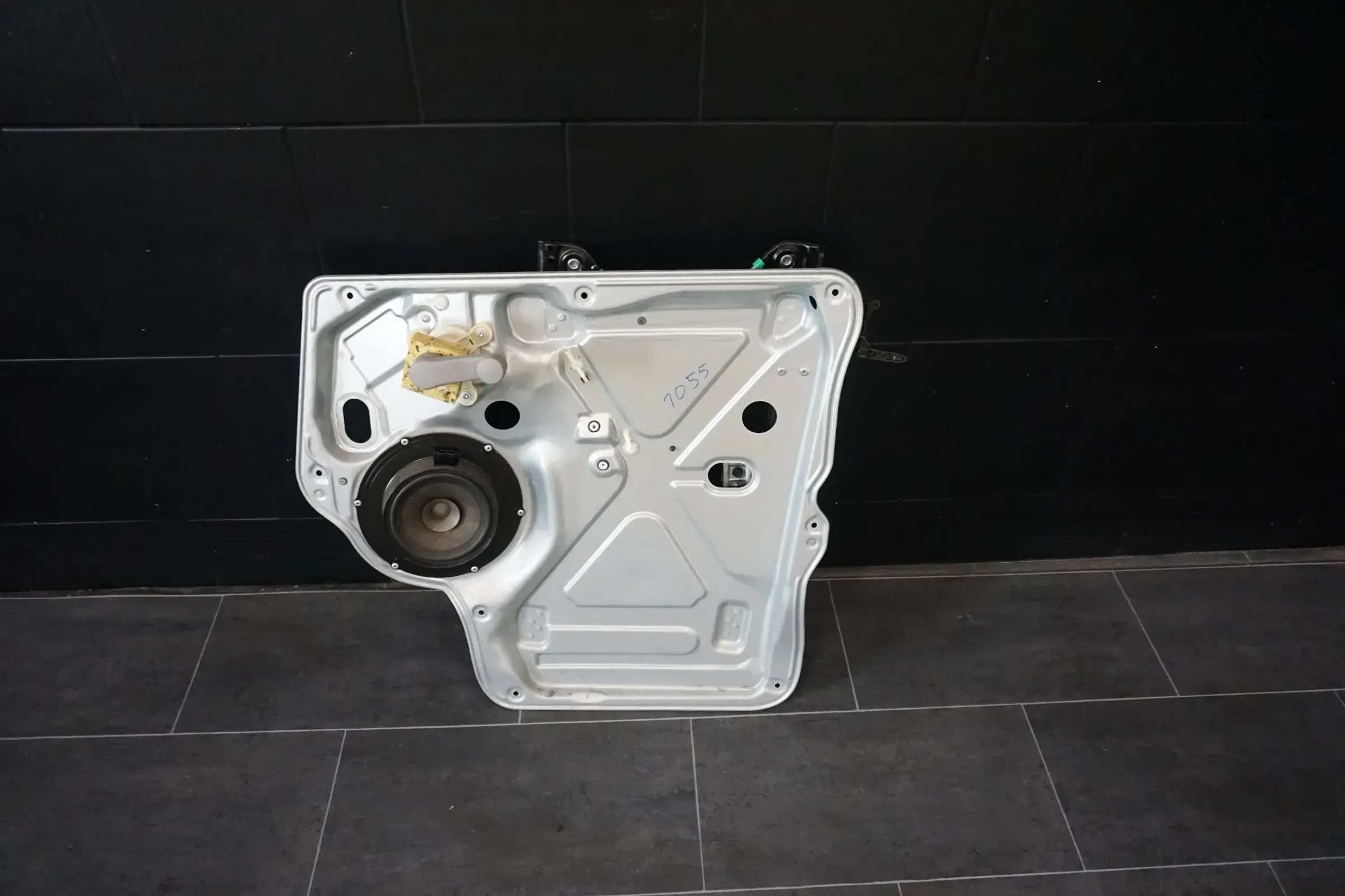 Original VW T5 T6 Fensterheberplatte 7E0837730C links mit Kabelbaum - Bild 1
