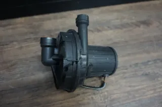 Audi RS6 A6 4F Sekundärpumpe Sekundärluftpumpe Luftpumpe 07L959253E 07L959231E - Bild 2