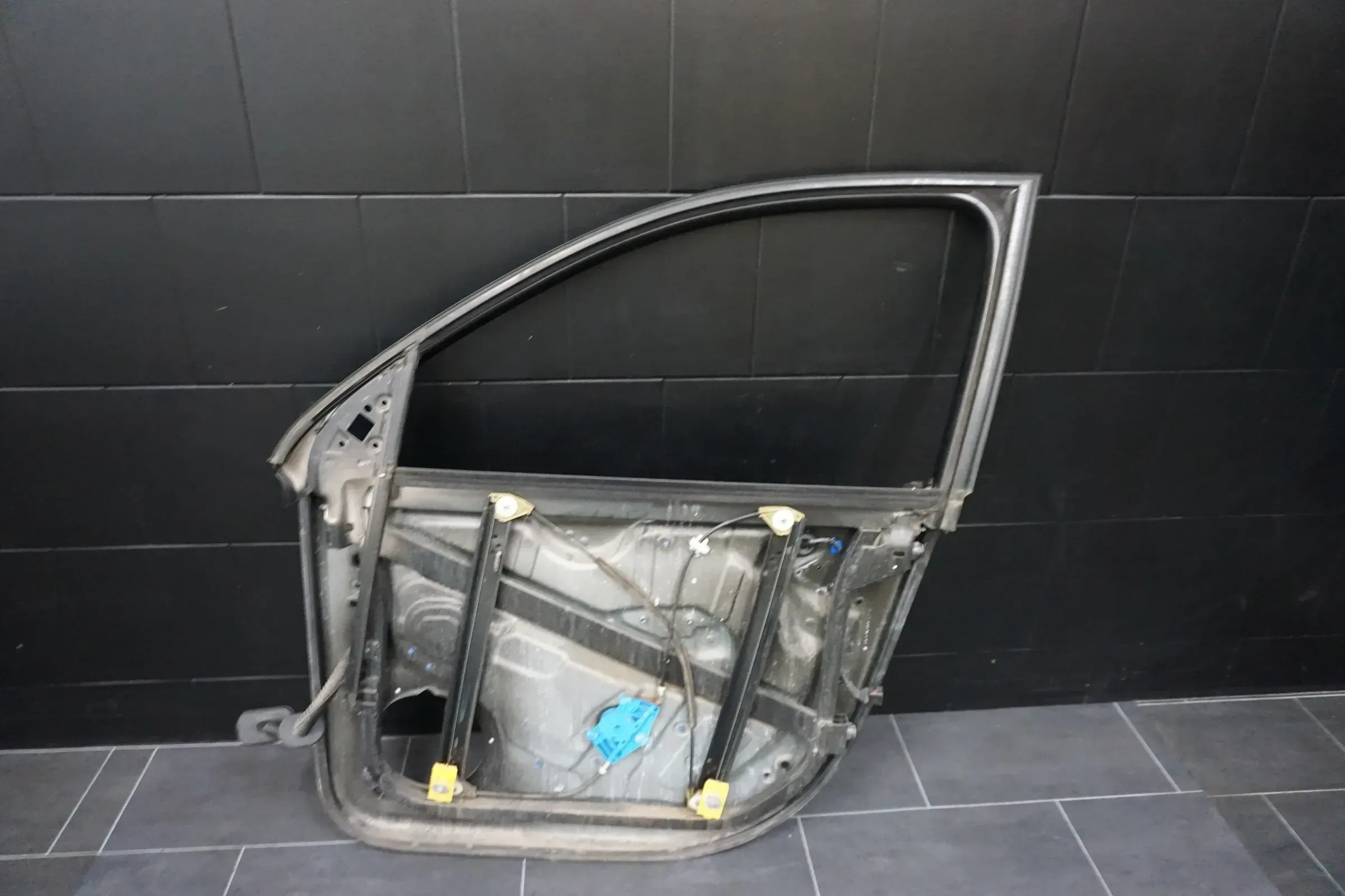 Türrahmen links vorn Mit Fensterheber VW TOUAREG 7L 02-06 7L0837353 - Bild 1