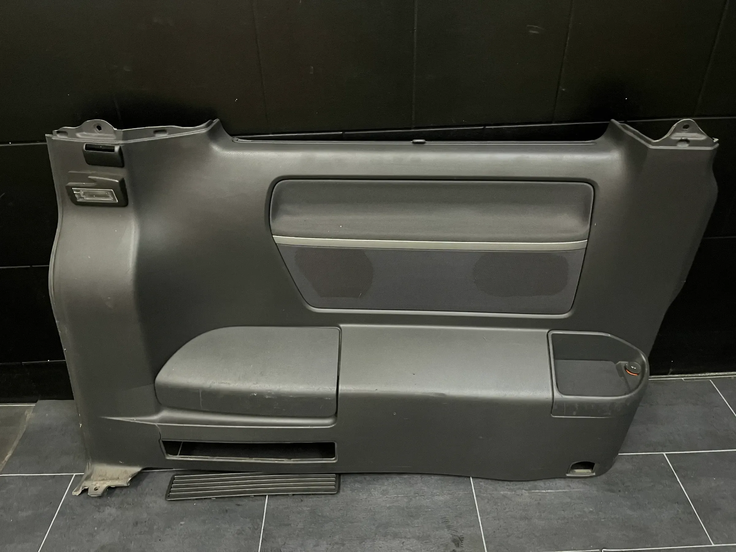 VW T5 Multivan VERKLEIDUNG KOFFERRAUM hinten links 7H0867033 Schwarz Stoff - Bild 1
